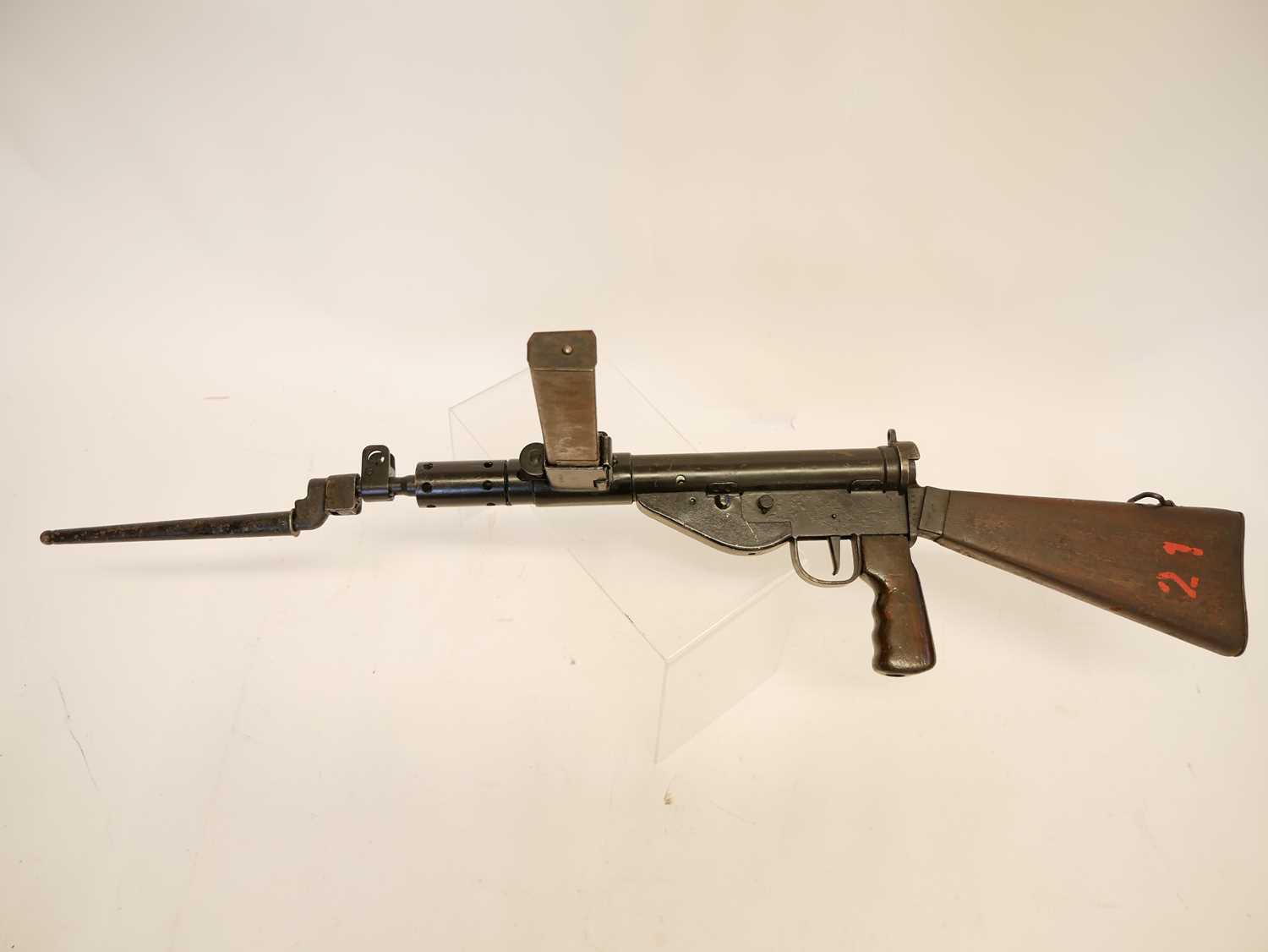 Deactivated Sten Mk V 9mm sub machine gun and bayonet - Image 10 of 13