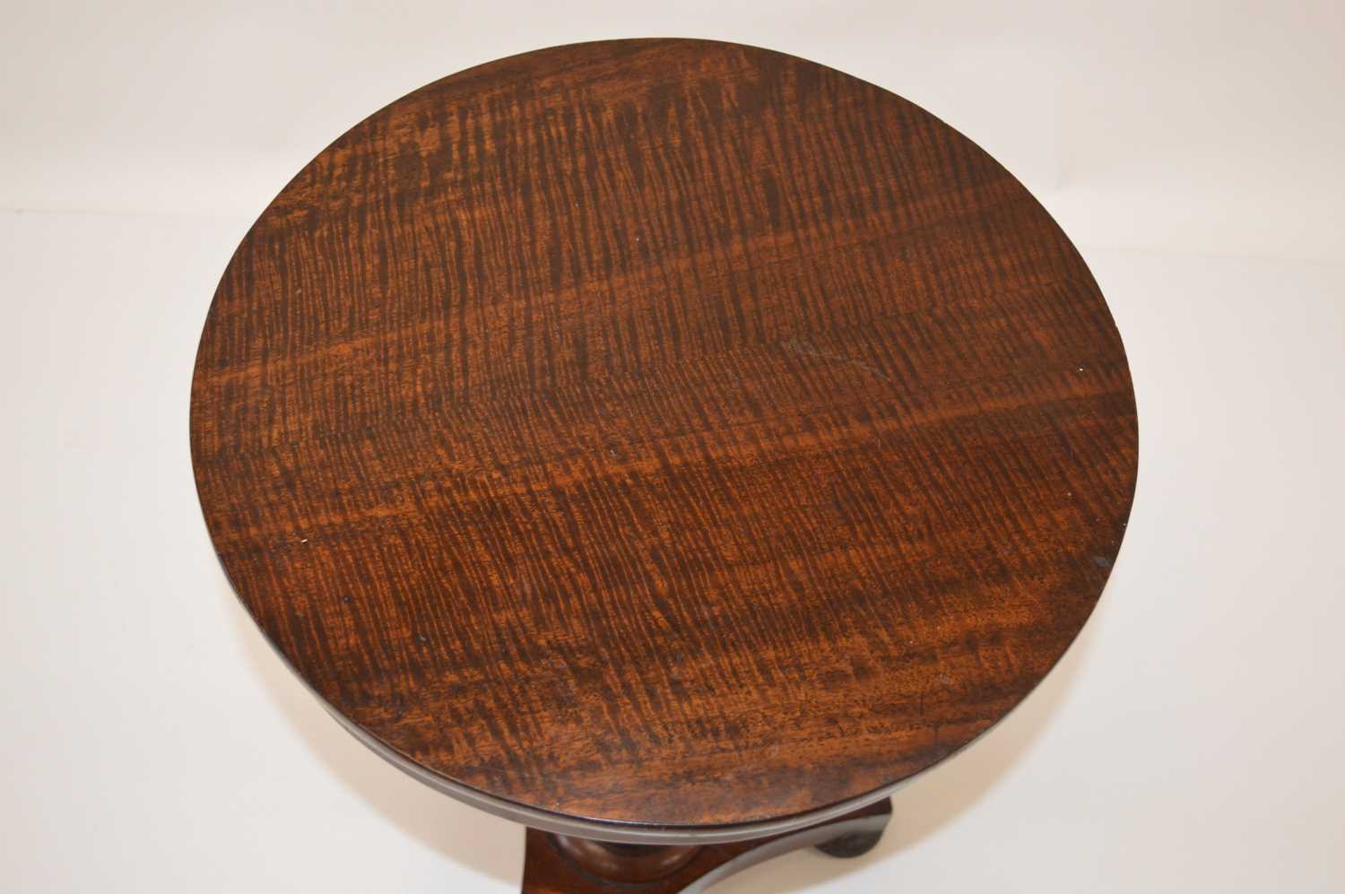 Victorian figured walnut and mahogany occasional table - Image 2 of 9