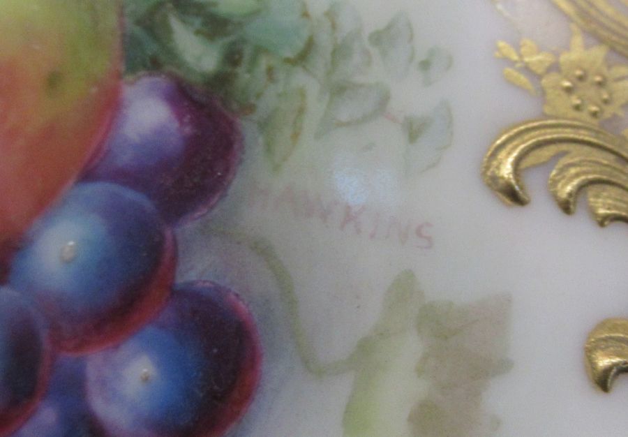 A Royal Worcester presentation trophy, decorated with three panels painted with fruit and a view - Image 5 of 8