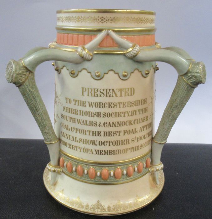 A Royal Worcester presentation trophy, decorated with three panels painted with fruit and a view - Image 7 of 8