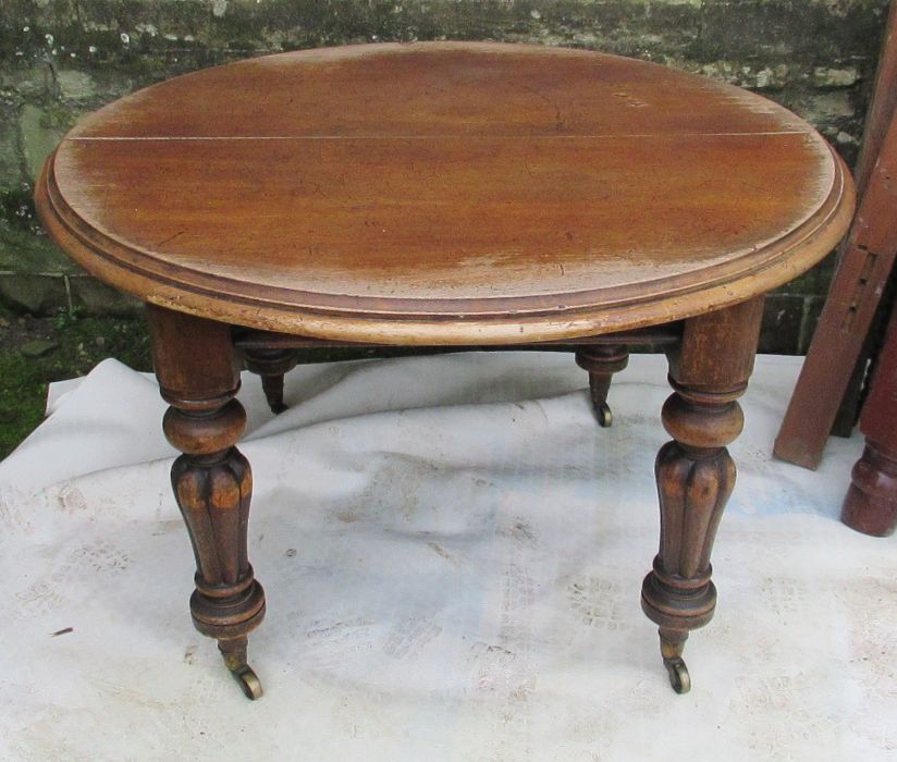 A 19th century mahogany circular extending dining table, no leaves, diameter 48ins, height 29ins