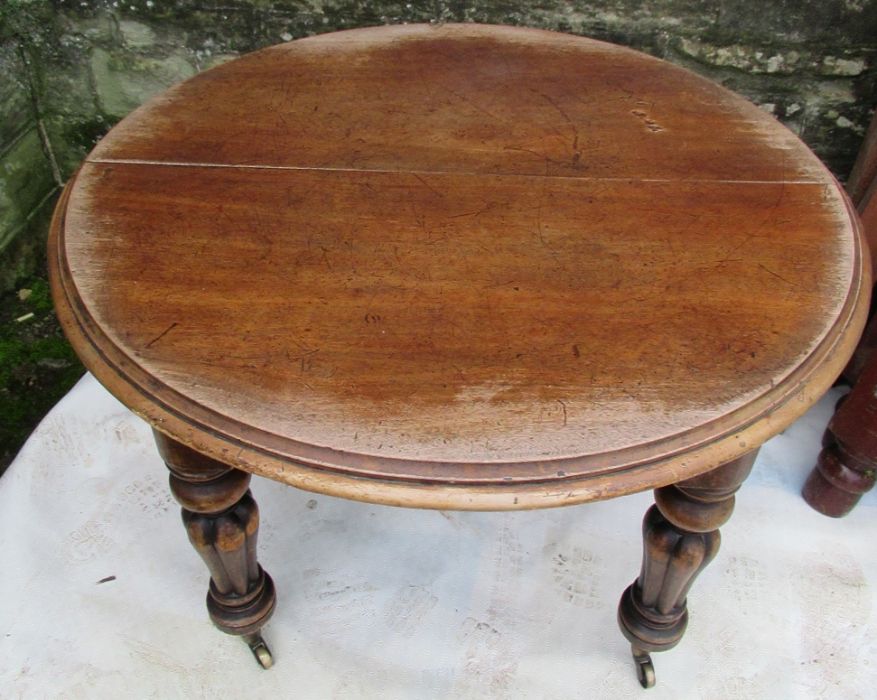 A 19th century mahogany circular extending dining table, no leaves, diameter 48ins, height 29ins - Image 2 of 2