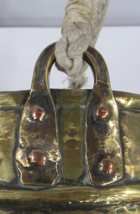 An Arts and Crafts hammered brass barrel shaped ash bucket, with rope handle - Image 2 of 2