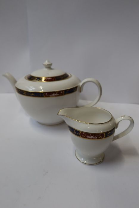 A Royal Worcester Prince Regent pattern dinner and tea service - Image 2 of 4