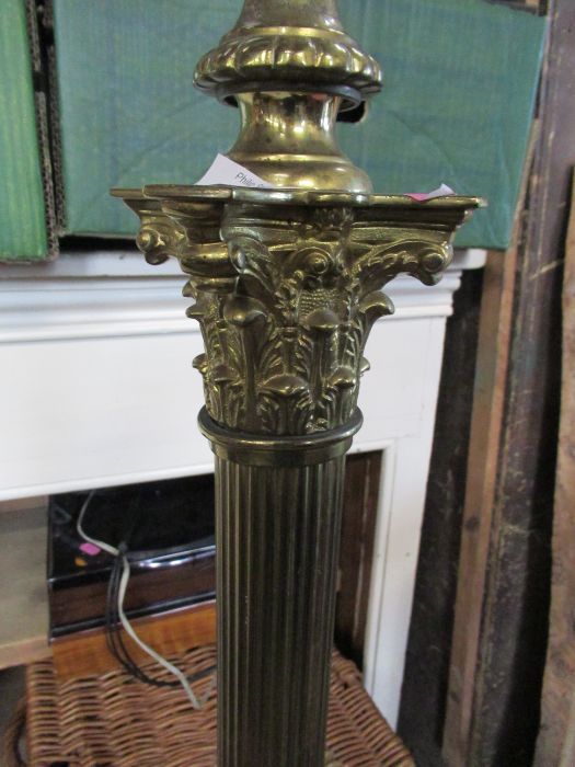 A brass standard lamp - Image 2 of 3