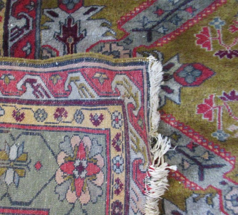 An Eastern design rug, with gulls to the field, 77ins x 53ins - Bild 2 aus 2