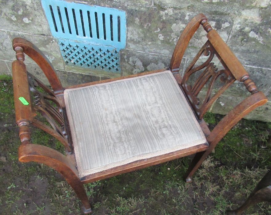 A collection of stools - Bild 4 aus 4