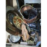 A collection of metalware, to include a coal scuttle, horse brasses, plates etc