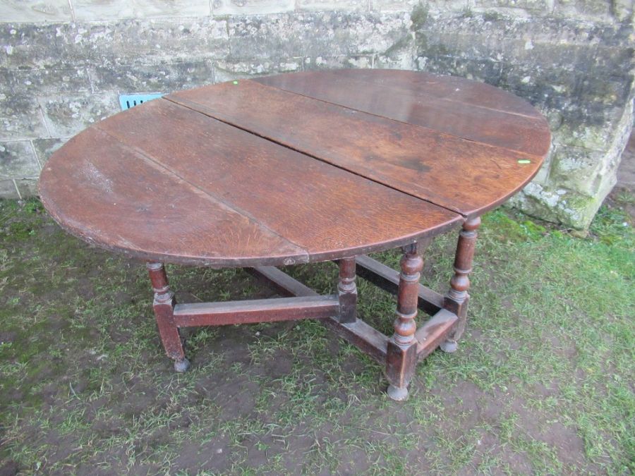 An Antique oak gate leg table  60ins  x 50ins, height 28ins