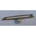 A 9ct gold bar brooch, set with cultured pearl, weight 2.4g