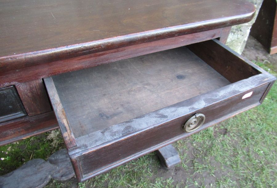 An Antique style serving table , width 42ins , depth 20.5ins , height 30.5ins - Bild 3 aus 3