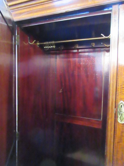 An Edwardian mirror door compactum , width 73ins, depth 19ins, height 80ins - Bild 3 aus 4