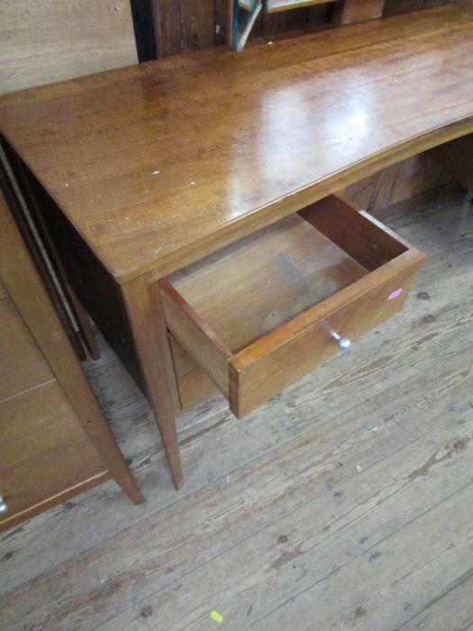 A Gordon Russell of Broadway chest of drawers together with a matching dressing table. Chest of - Bild 9 aus 9