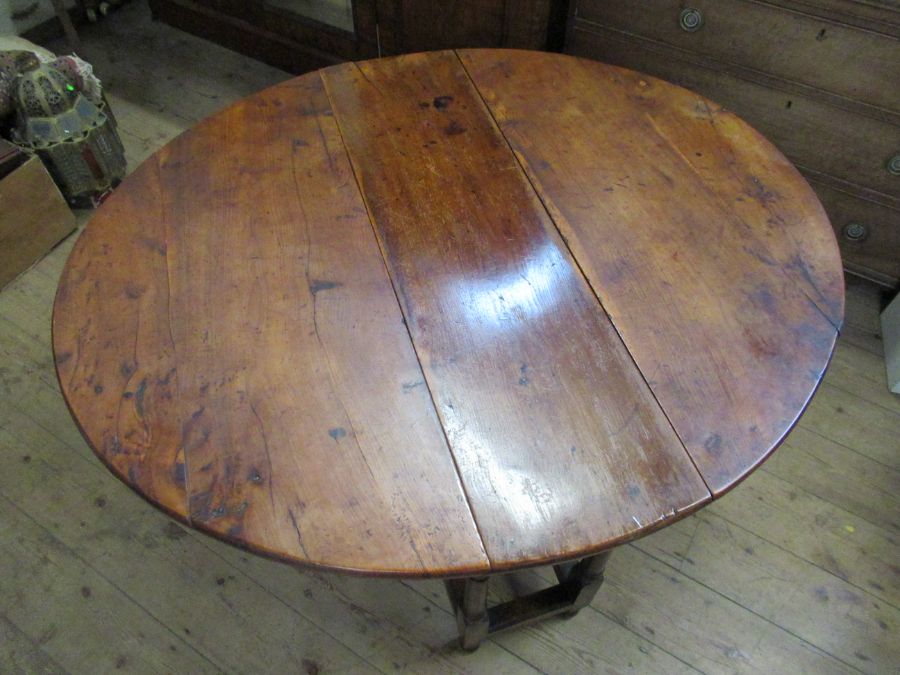An 18th century yew wood gate leg table, raised on turn baluster legs, 45ins x 39ins, height 29ins - Image 2 of 5