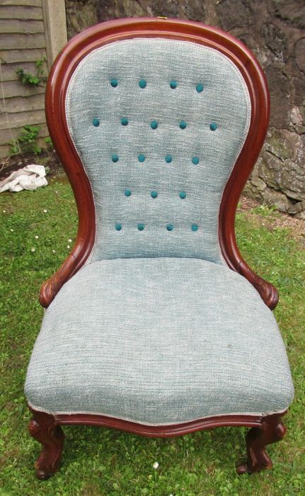 A Victorian mahogany showwood chair, with button back