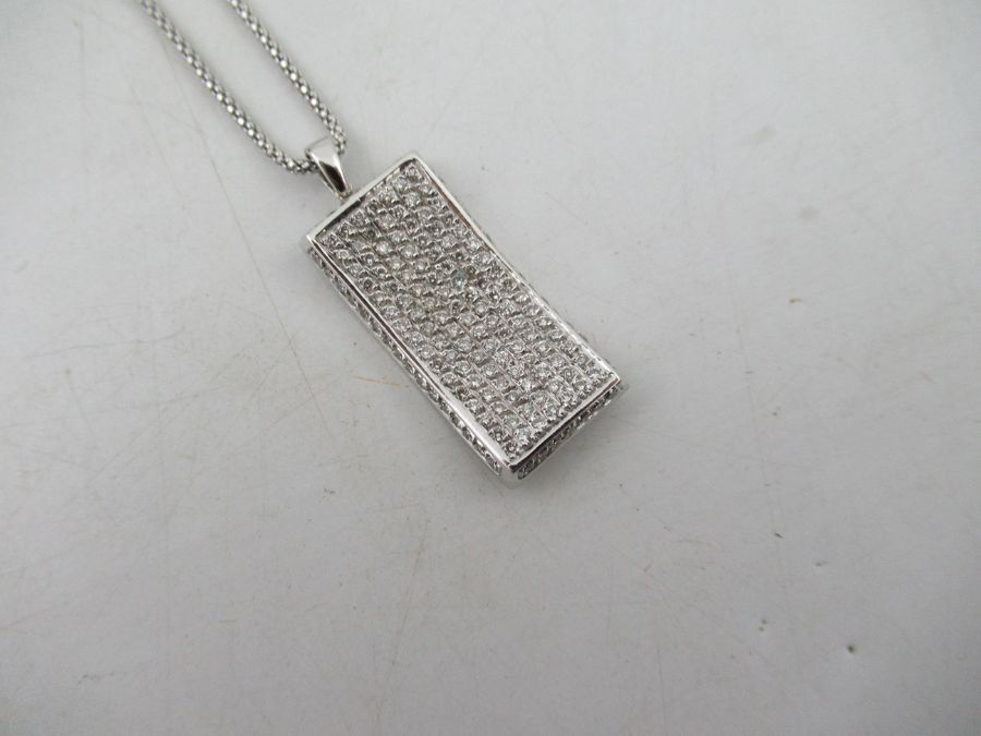 A white gold and diamond pendant, with necklace chain, the chain stamped 750, the pendant made up of - Bild 2 aus 3