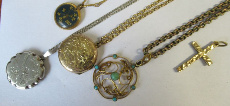 A 9ct back and front circular locket on yellow metal chain, together with a 15ct openwork pendant, - Bild 2 aus 2