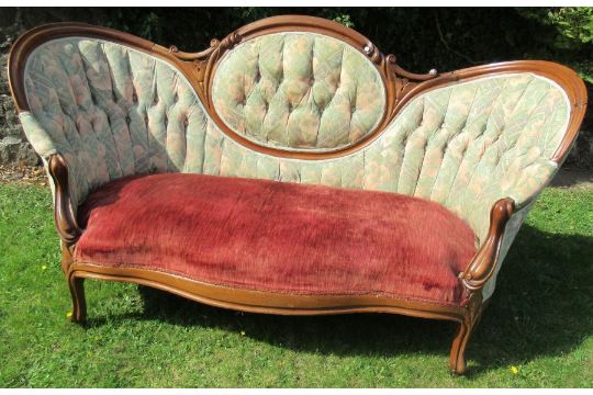 A 19th century showwood spoon back settee - Image 1 of 2