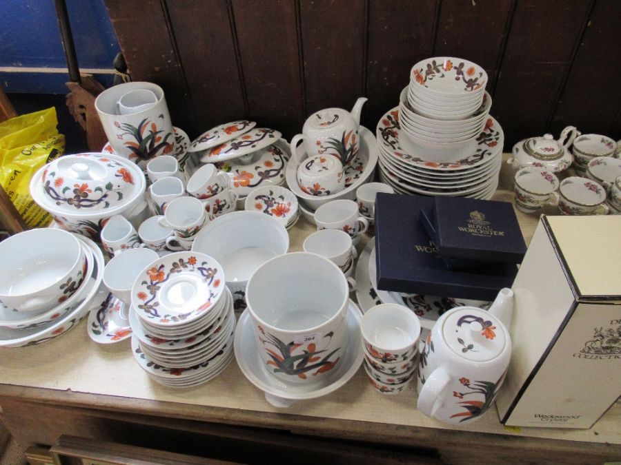 A large collection of Royal Worcester Grainger Imari pattern tea/dinnerware and other items