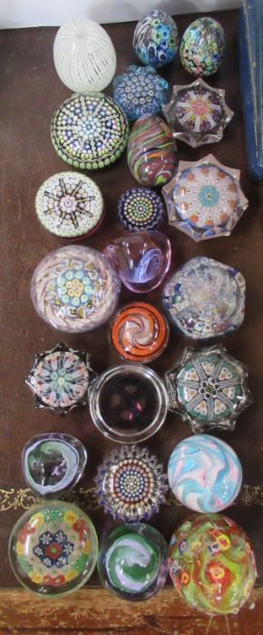 23 various glass paperweights - Image 2 of 2
