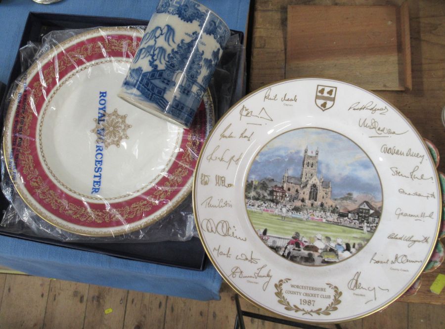 A Royal Worcester plate, commemorating Worcestershire County Cricket Club 1987, another Royal