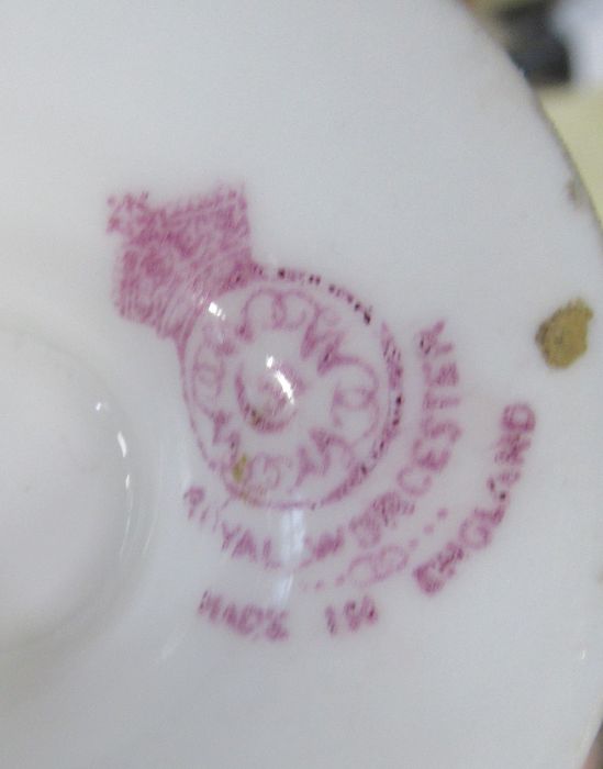 A Royal Worcester cup, the interior decorated with flowers by Barker, together with a Royal - Image 3 of 5