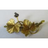 An 18ct gold vine brooch, set with a cluster of sapphires, weight 4.8g
