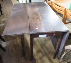 An Antique oak drop leaf table, 55ins x 48ins, height 28.5ins