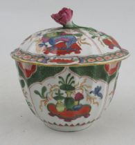 An 18th century Worcester porcelain covered sugar bowl, decorated with the Dragon in Compartments