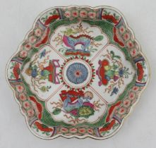 An 18th century Worcester porcelain tea pot stand, decorated with the Dragon in Compartments