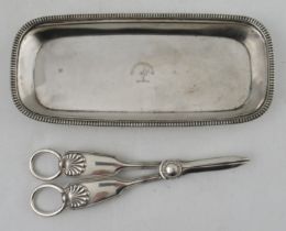 A Georgian Scottish silver snuffer stand, with bead edge and engraved crest, 8ins long, weight