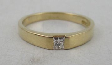 A modern 18ct gold solitaire diamond ring, weight 3.4g, diamond approximately 0.14ct, colour G/H,