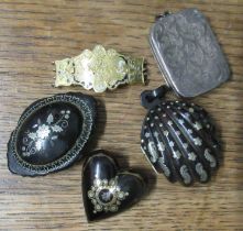 A Georgian silver vinaigrette, together with three pieces of Victorian pique work and a clasp