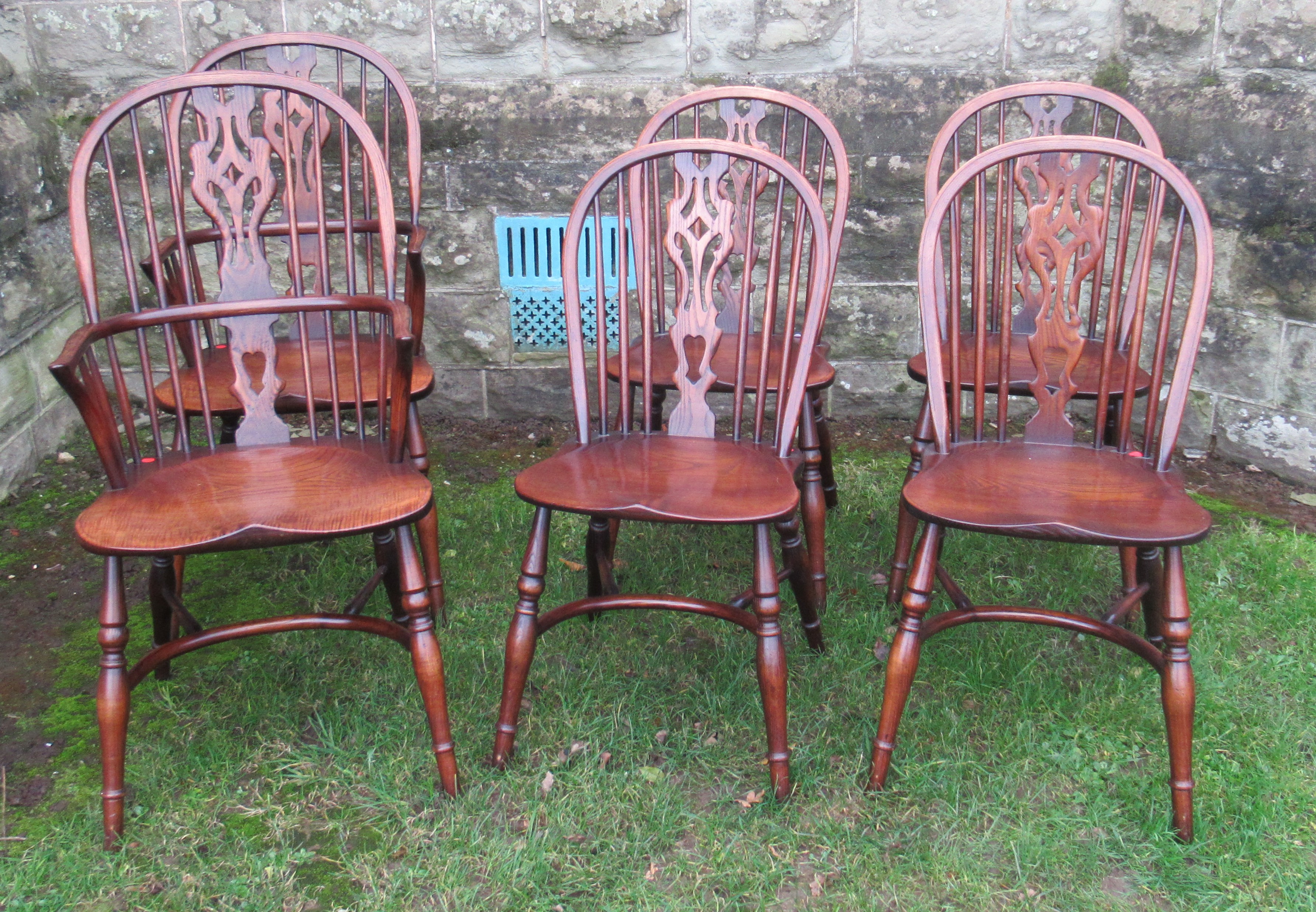 A set of 6 (4+2) windsor country dining chairs