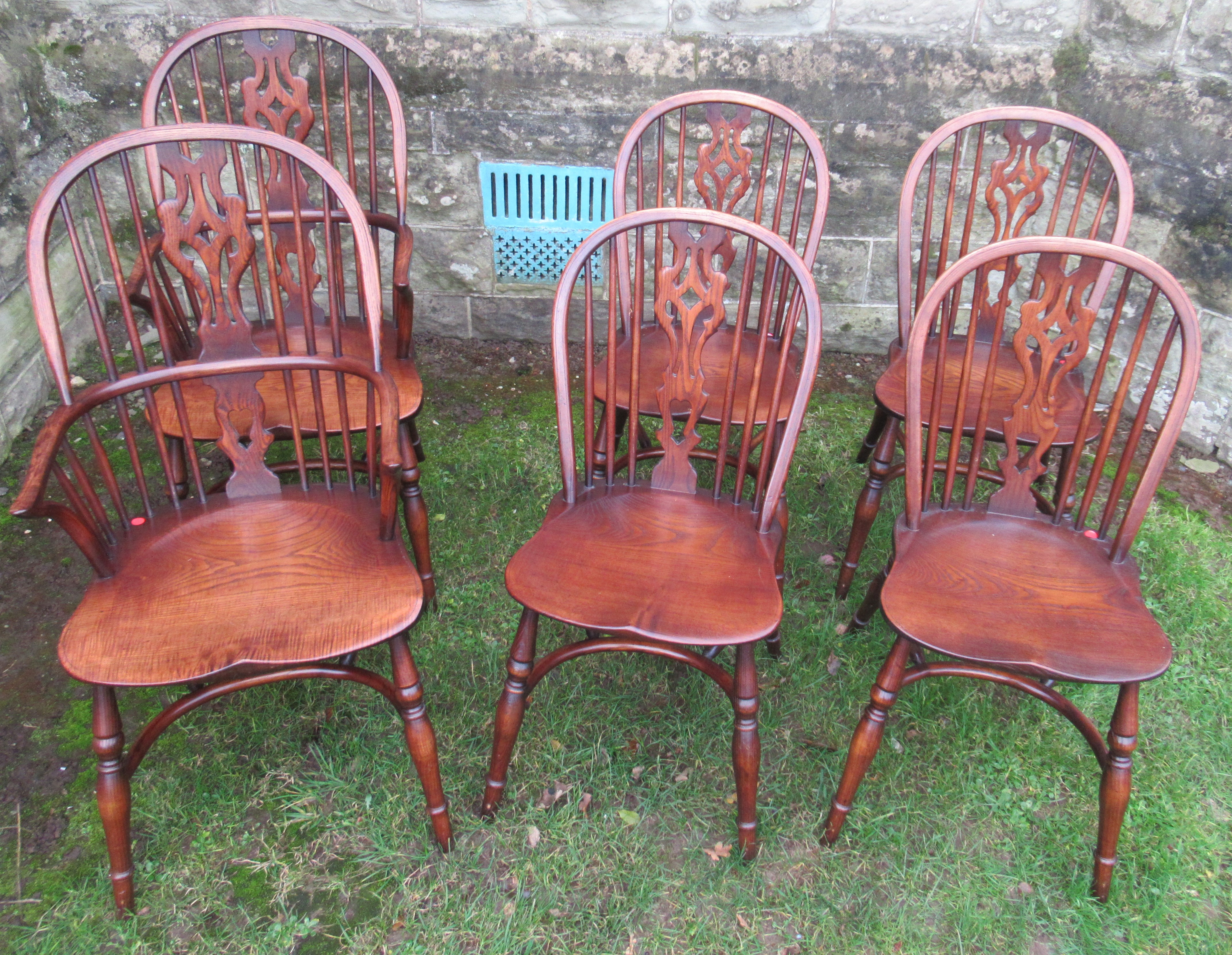 A set of 6 (4+2) windsor country dining chairs - Bild 2 aus 2