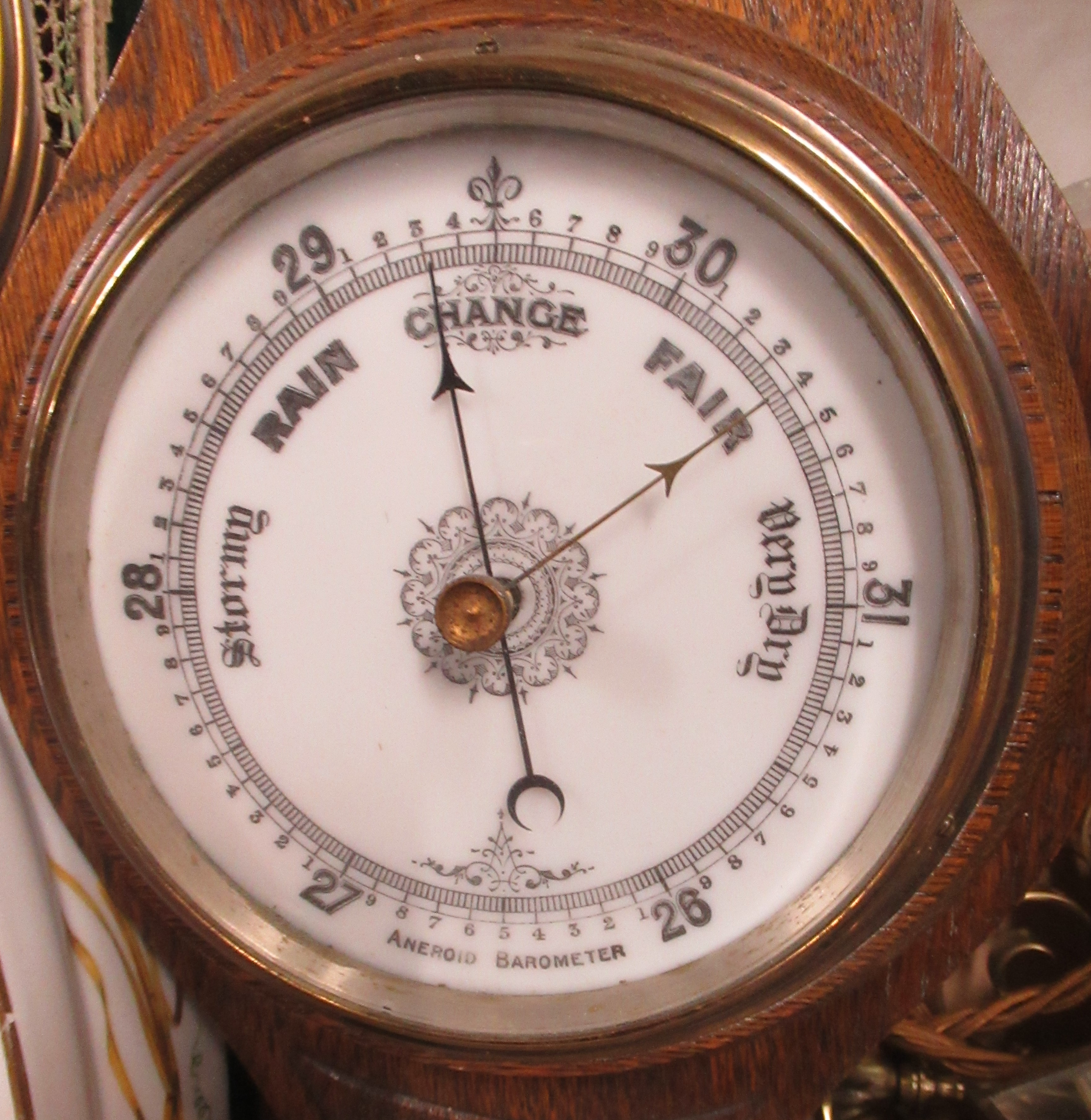An oak barometer, together with light fittings - Bild 2 aus 3