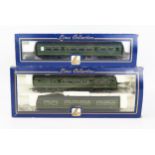 Lima OO Gauge 149889 Class 2 Car DMU plus L305398 Centre Coach - excellent in boxes