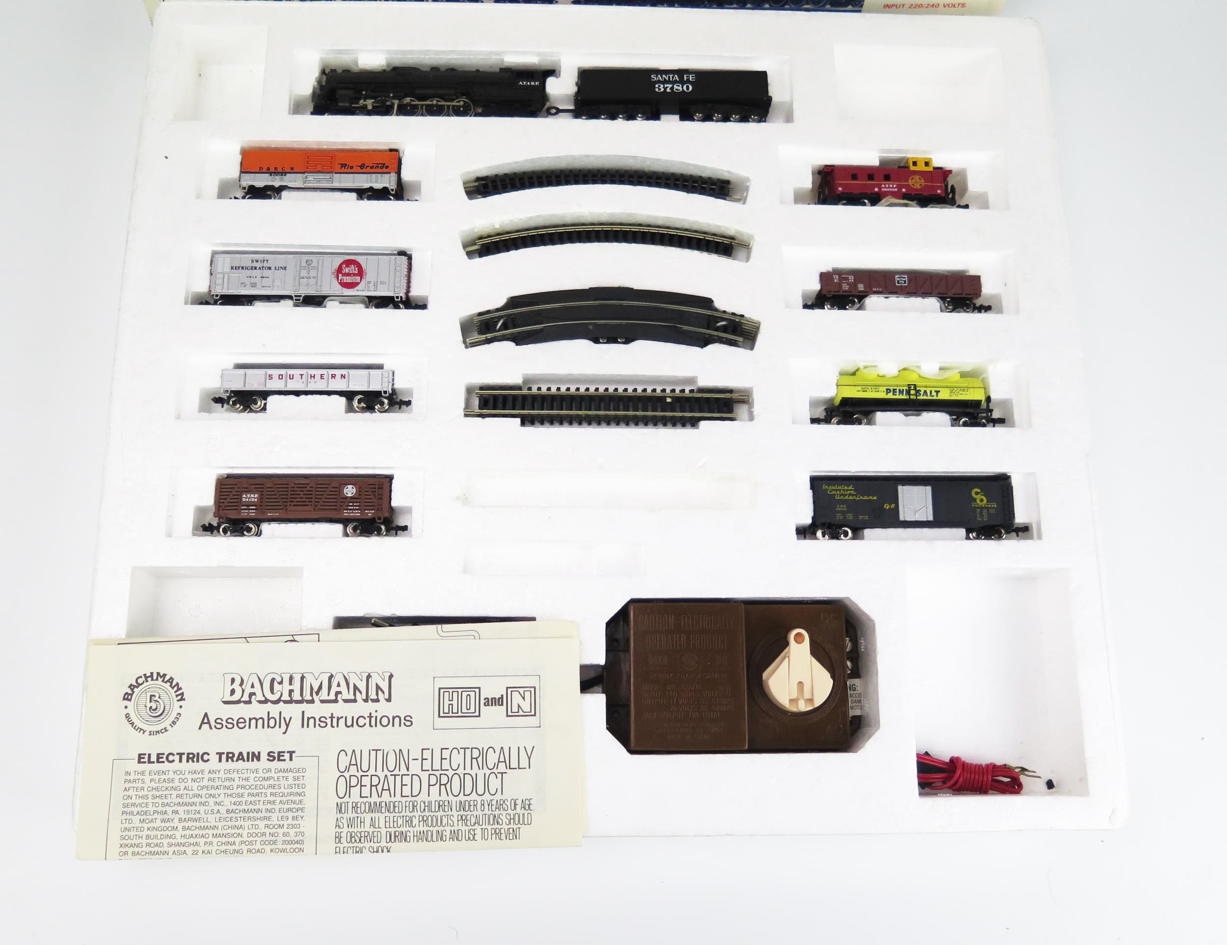 Bachmann N Gauge 24401 Empire Builder Train Set with Northern 4-8-4 "Santa Fe" Loco and Teder - - Image 2 of 2