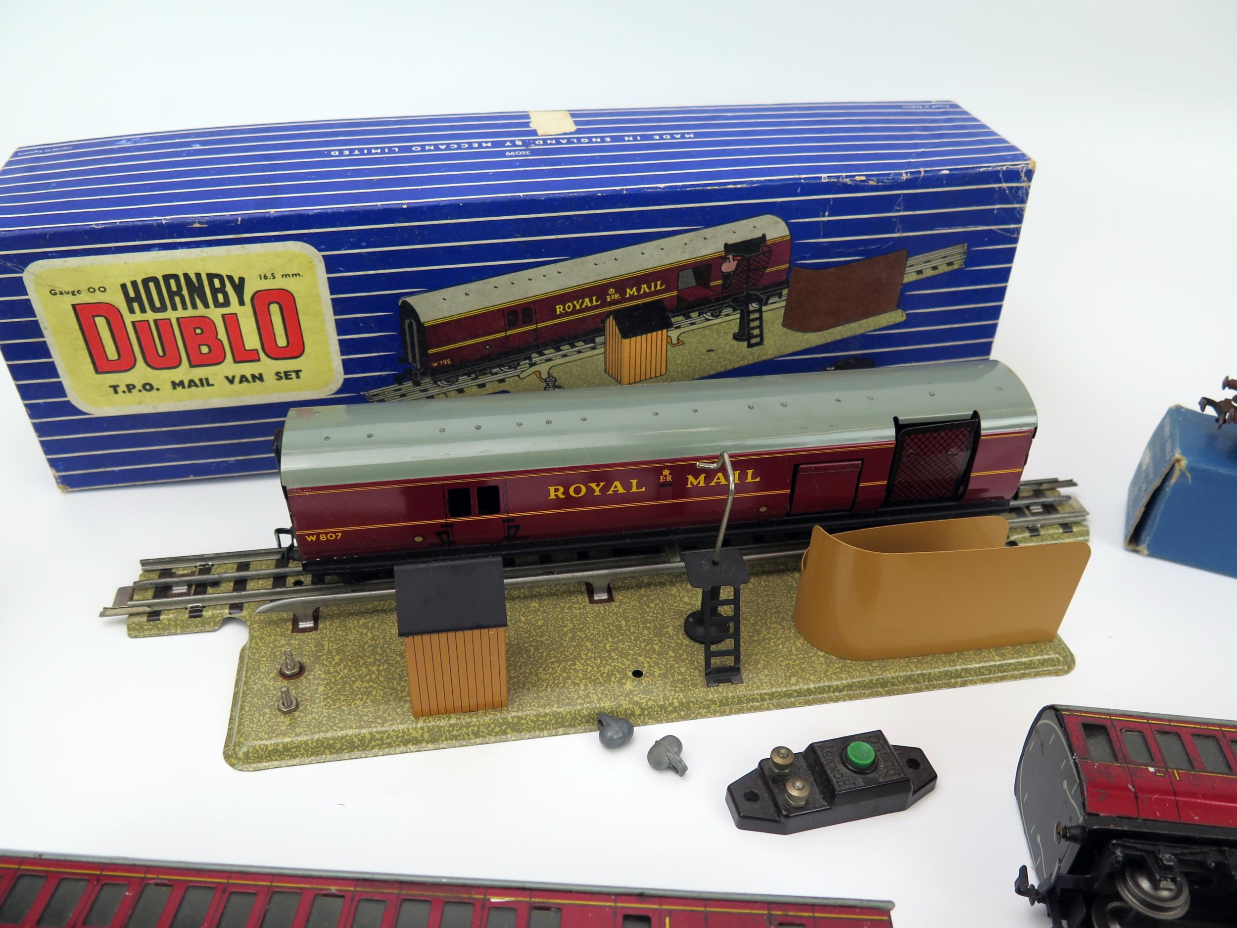 Hornby Dublo OO Gauge Coach Group - T.P.O Mail Van Set "ROYAL MAIL" (boxed), x2 32092/ x2 32093 - Image 2 of 2