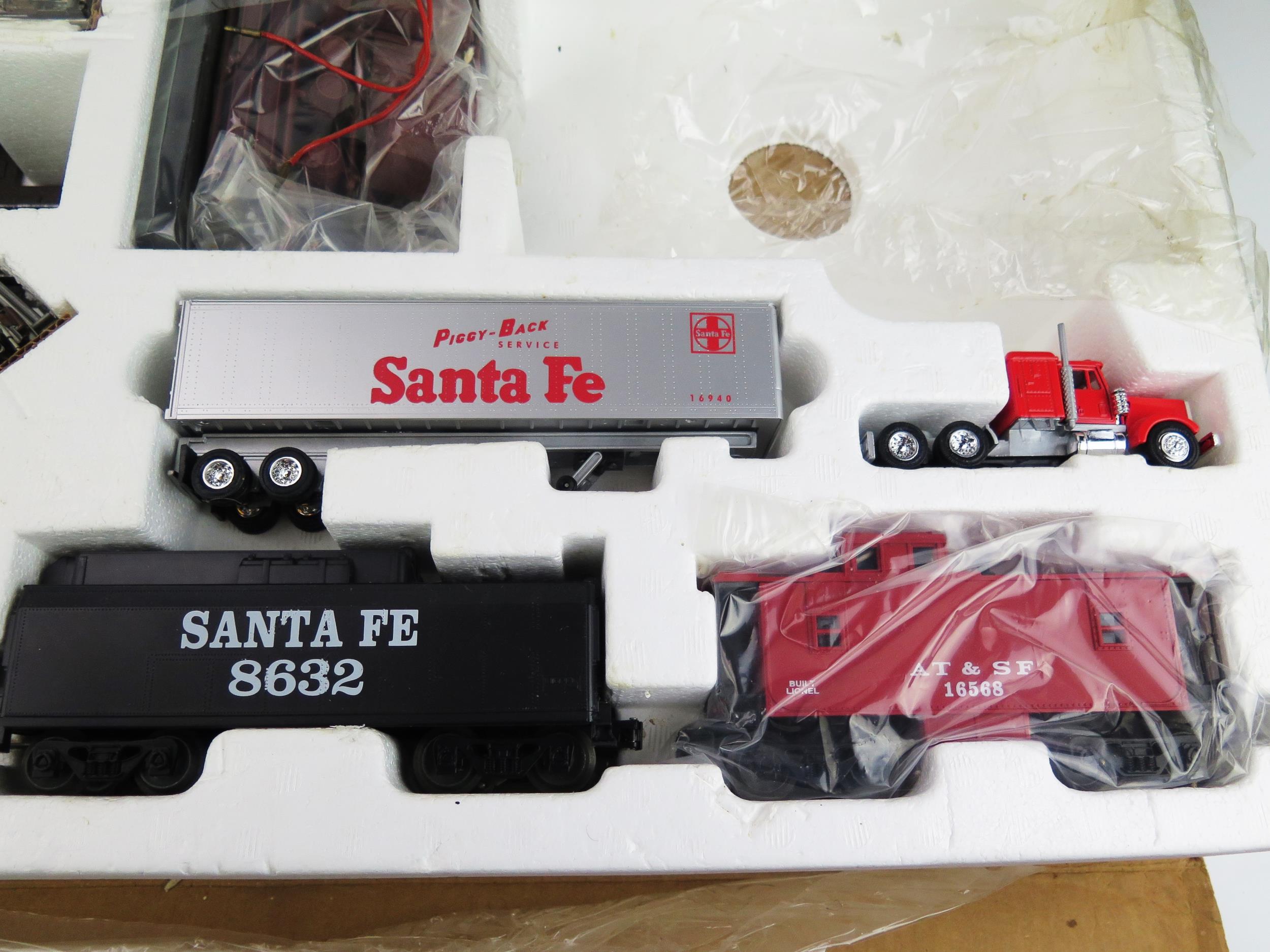 Lionel Trains O / O-27 Gauge 6-11900 Santa Fe Special Freight Set Electric Train Set with 4-4-2 Loco - Image 4 of 7