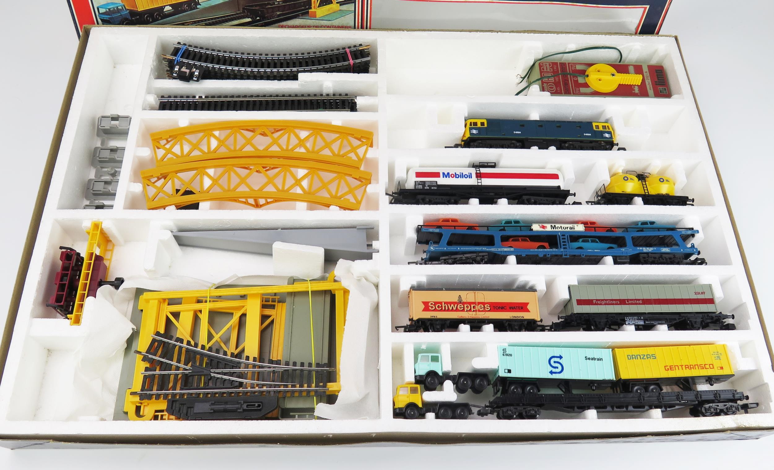 Lima OO Gauge Container Unloader Train Set with Class 33 Diesel BR Blue - excellent in box - Image 2 of 2