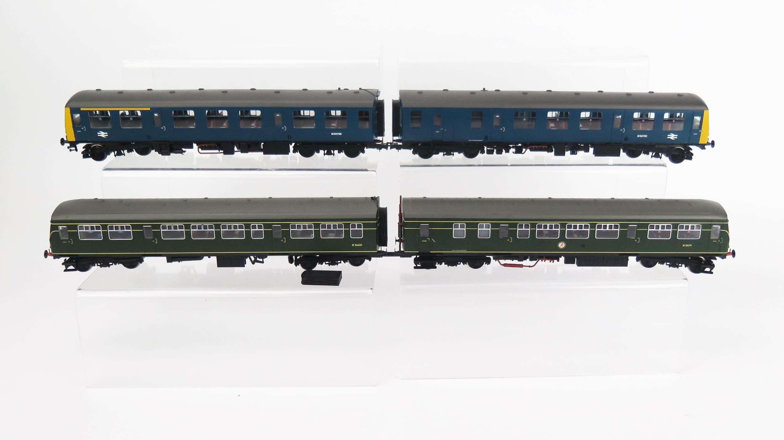 Bachmann DMU Train Pair - (1) 31-635 Craven Class 105 DMU BR Blue, (2) 32-900C Class 108 DMU 2 Car - Image 2 of 3