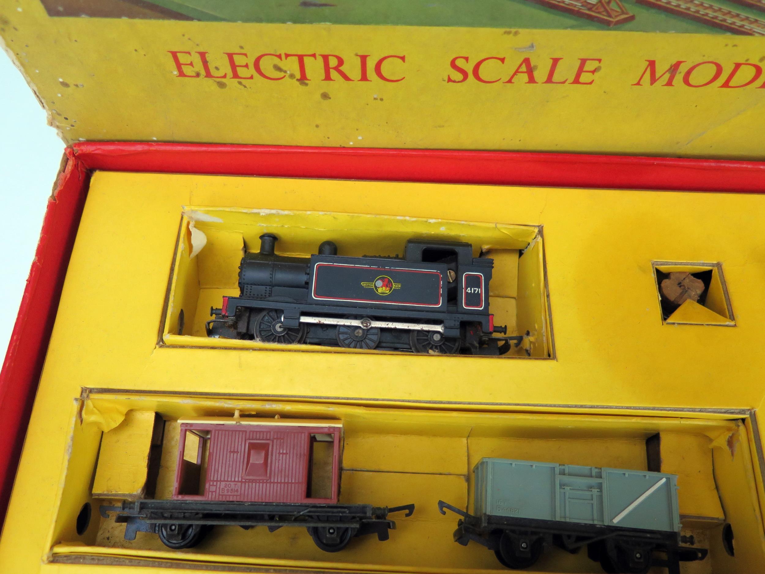 Triang Railways TT Gauge TB Electric Train Goods Set with 0-6-0 3F Jinty Loco No. 4171. Very good in - Image 3 of 3