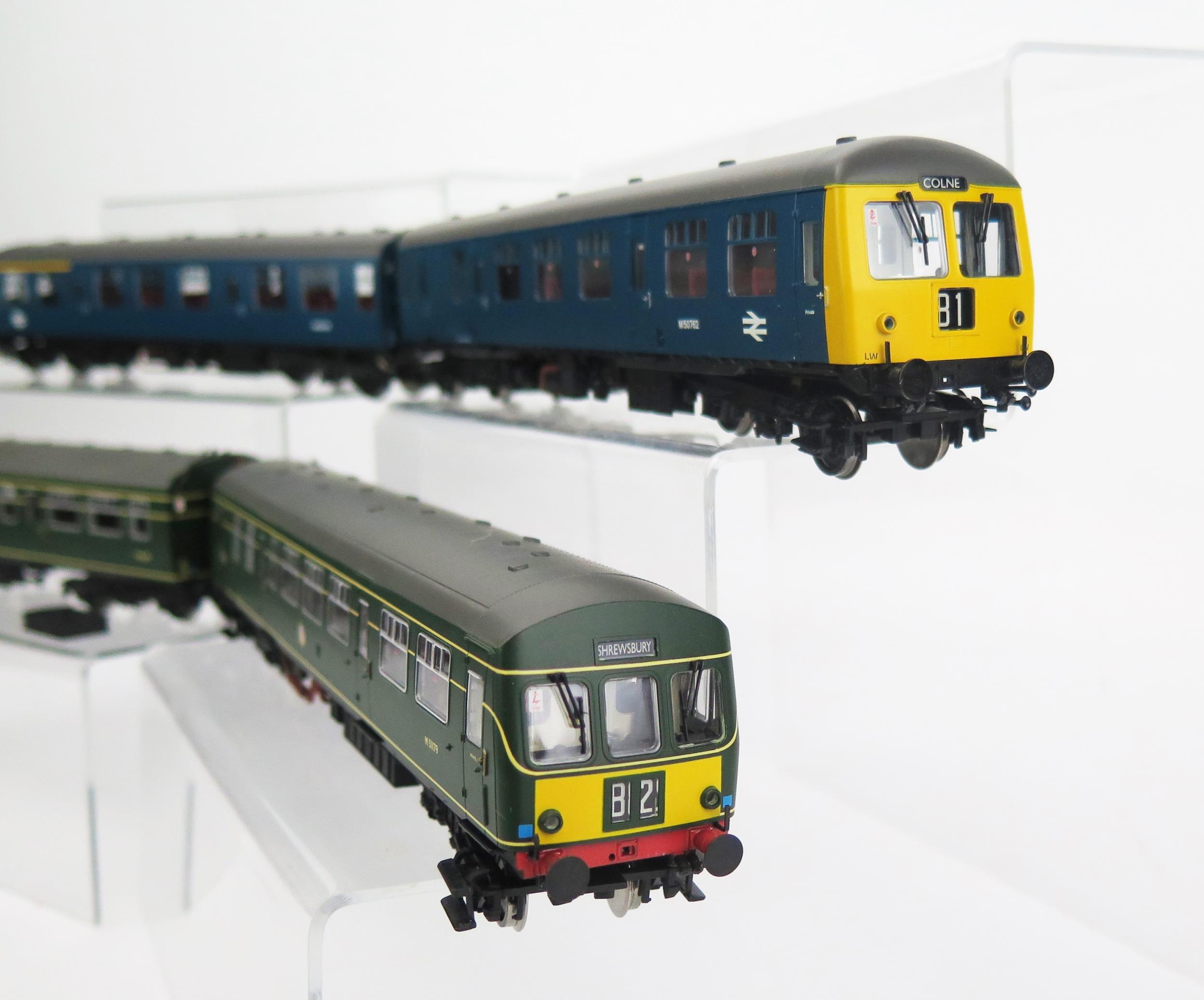 Bachmann DMU Train Pair - (1) 31-635 Craven Class 105 DMU BR Blue, (2) 32-900C Class 108 DMU 2 Car - Image 3 of 3