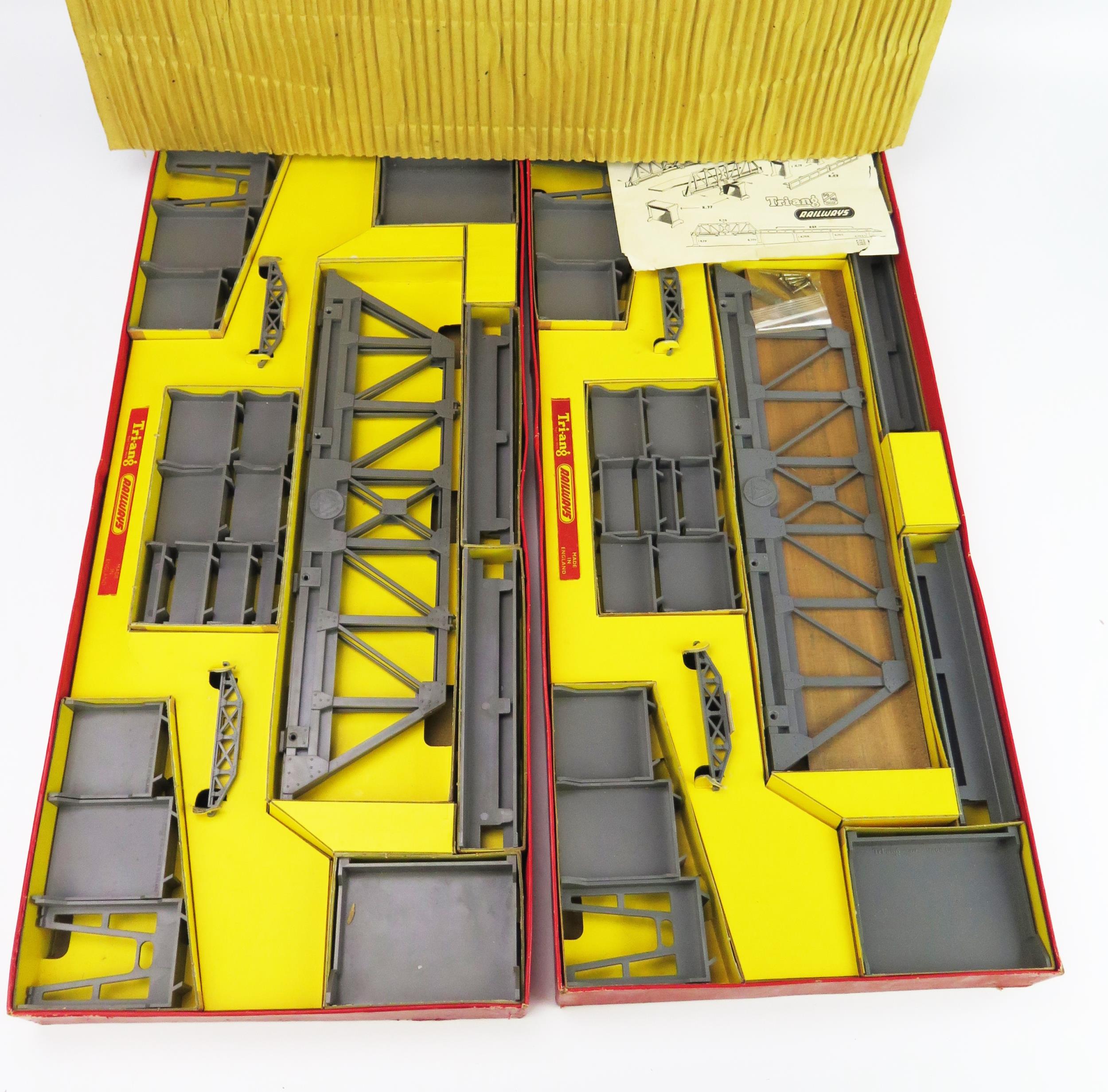 Collection of Boxed Triang Railways OO Gauge Accessories and Track including R45 Turntable, x2 - Image 4 of 6