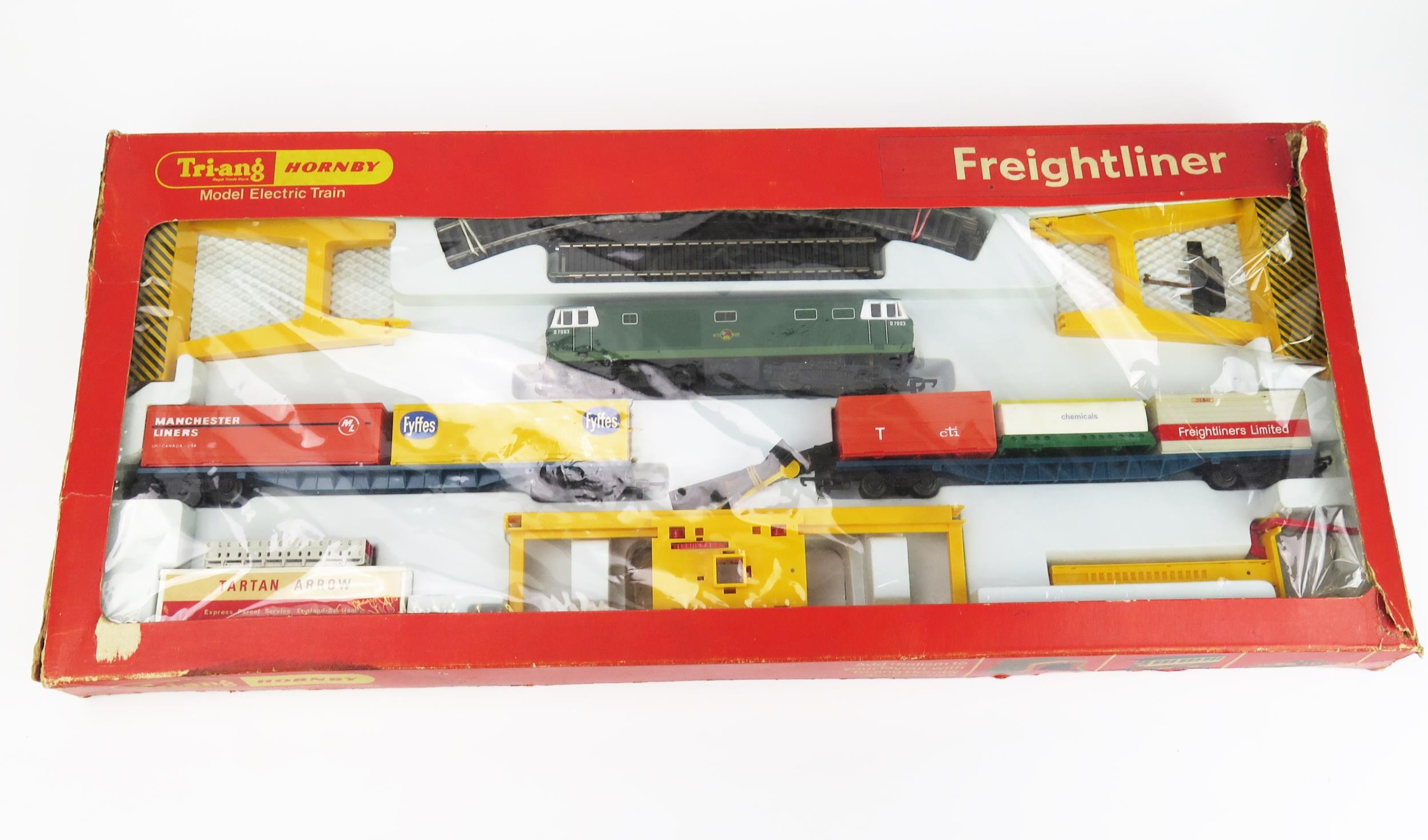 Triang Hornby OO Gauge RS602 Pullman Express Freightliner in late issue window box with R758 Class