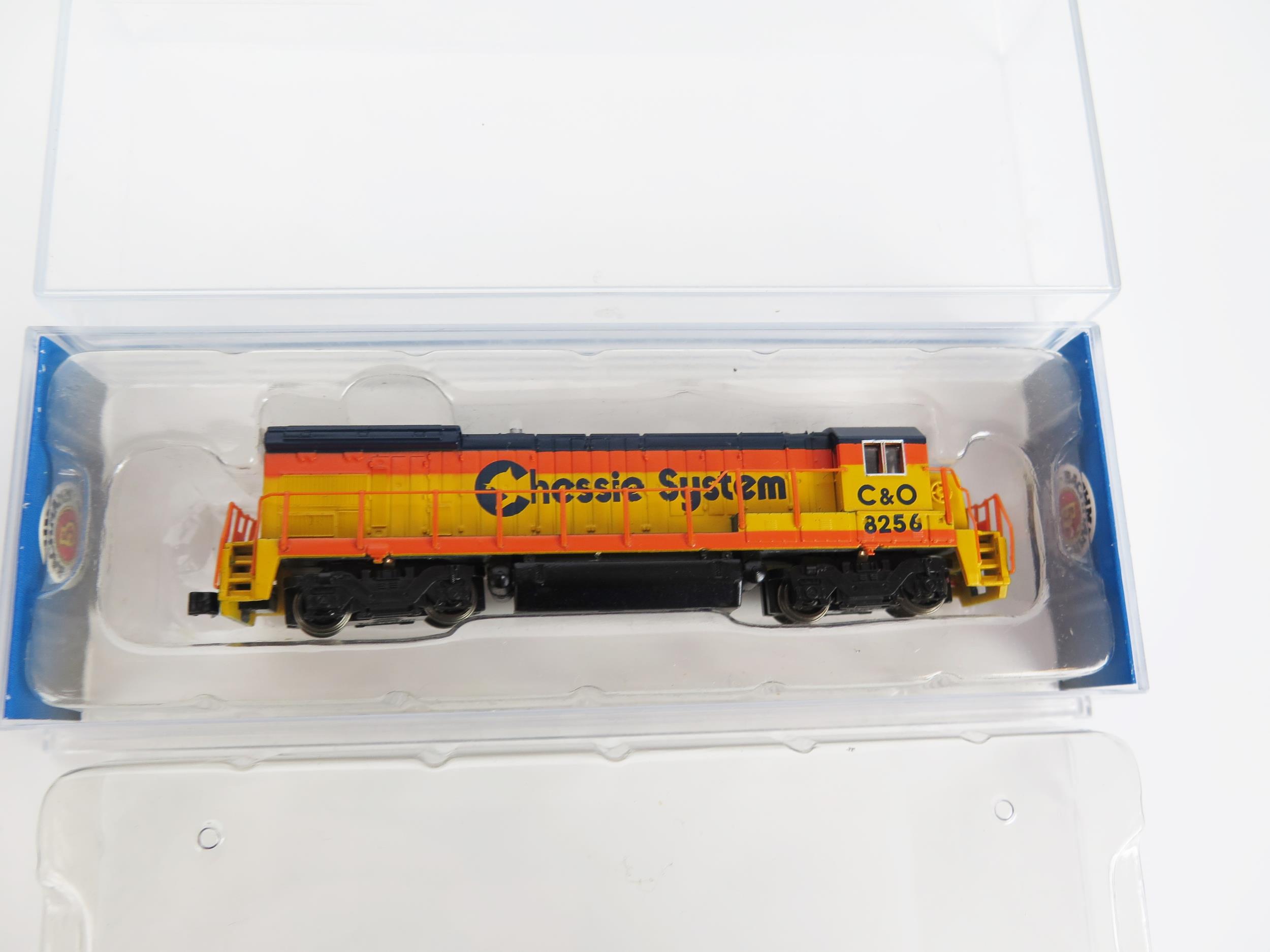 Bachmann N Gauge 61353 GE B23/B30-7 Diesel Loco "Chessie System" - excellent in box - Image 2 of 2