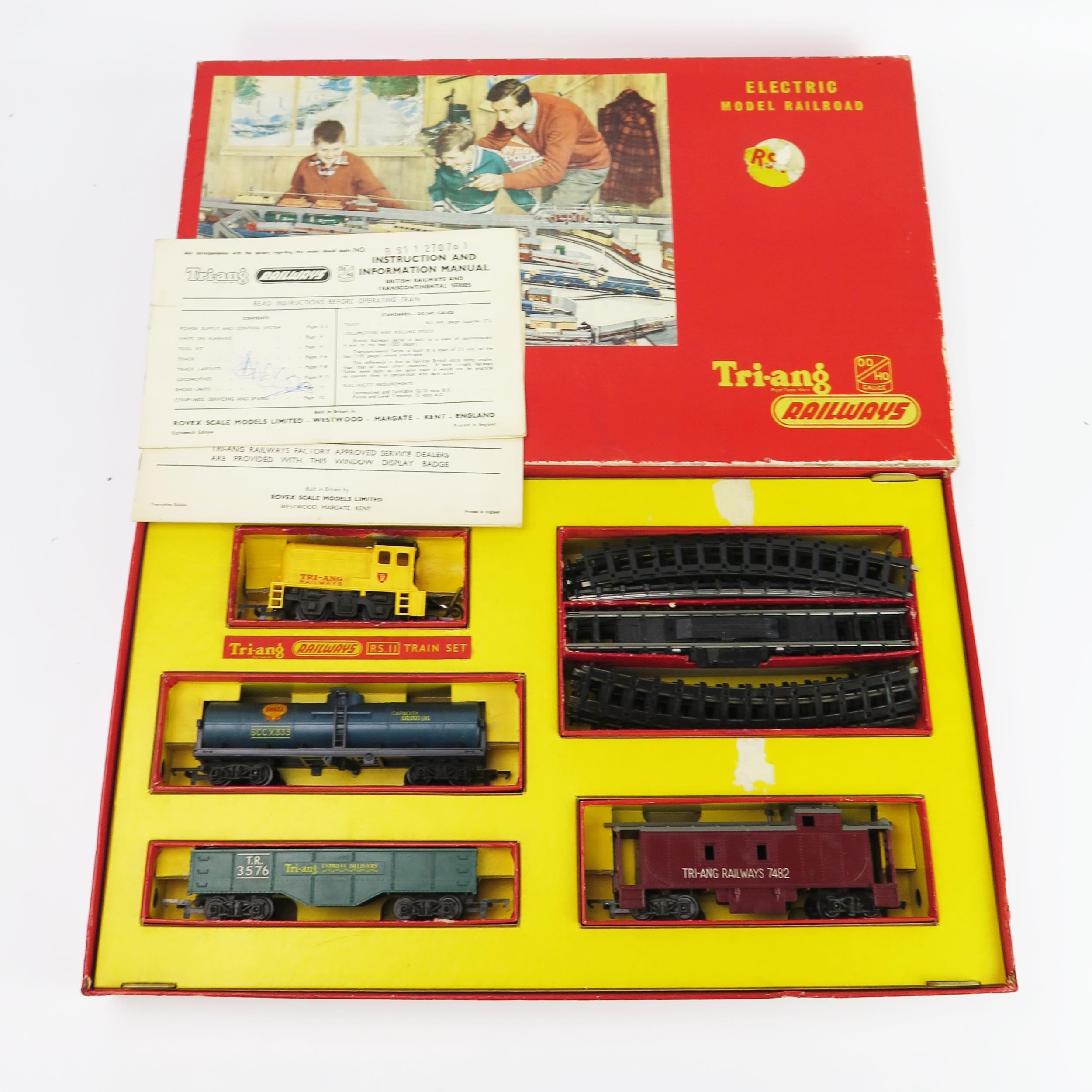Rare Triang Railways OO Gauge RS11 Freight Train Set with R253 Dock Shunter in yellow with black