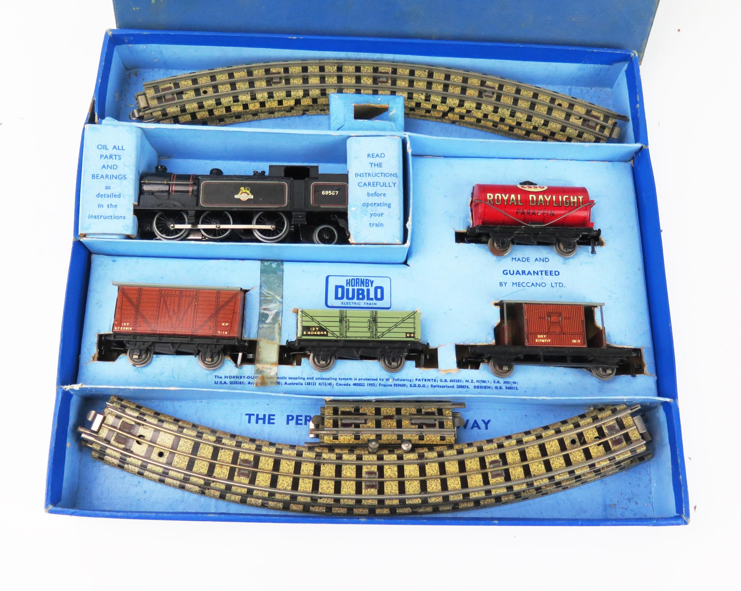 Hornby Dublo OO Gauge 3 Rail EDG17 Tanks Goods Train Set BR 69507 (gloss) - excellent in fair box - Image 2 of 2