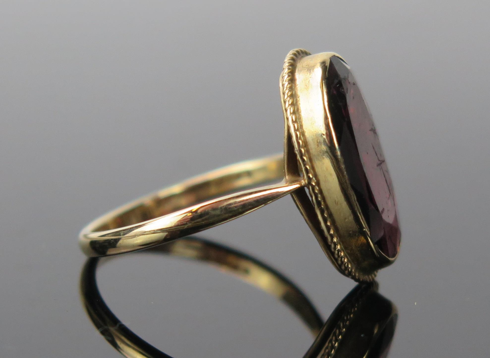 Modern 9ct Gold and Garnet Ring, size Q.5, 3.1g - Image 2 of 2